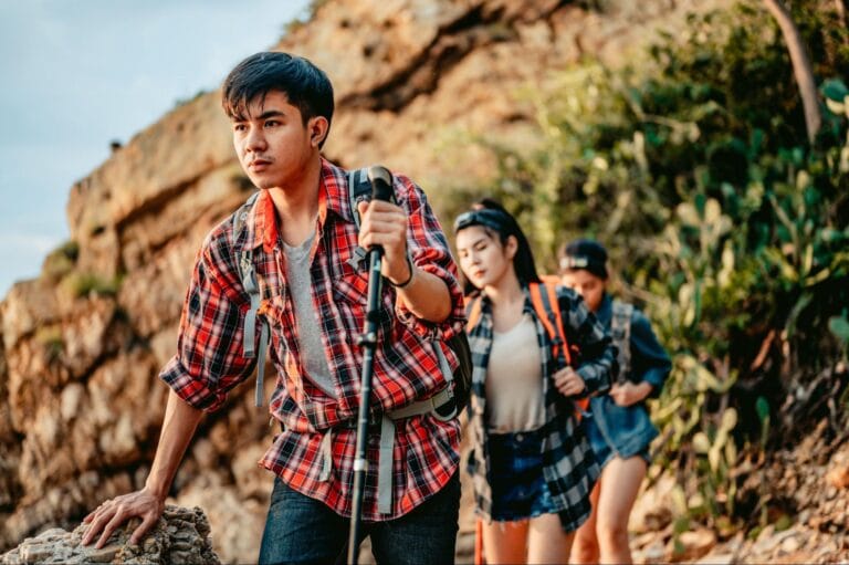 Durasi trekking Pulau Padar menuju puncak dengan panorama tiga teluk ikonik Labuan Bajo